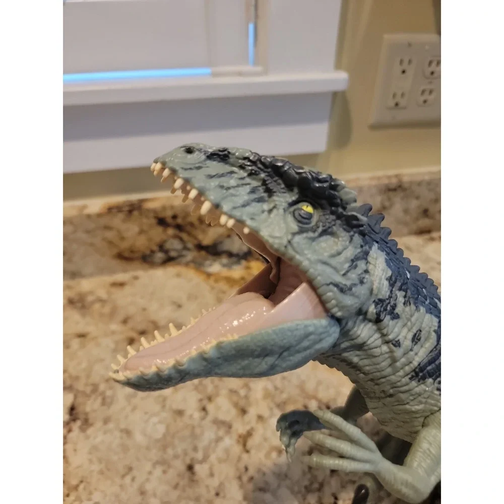 Jurassic World Dominion Strike 'N Roar Giganotosaurus Dinosaur Figure Works 23